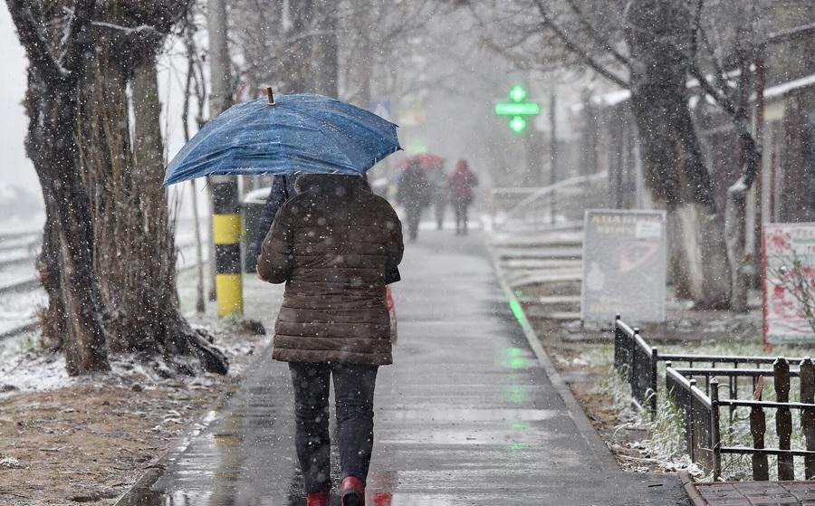 Informare de vreme rea, pentru toată ţara: ploi, lapoviţă, vânt şi răcire a vremii Informare de vreme rea, pentru toată ţara: ploi, lapoviţă, vânt şi răcire a vremii