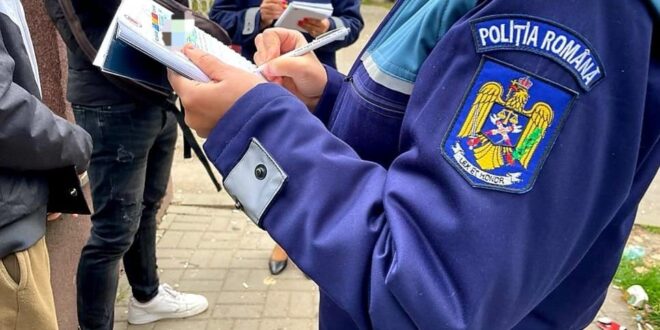 Un elev de 14 ani, din Potcoava, agresat de un poliţist în timpul orei. Omul legii, anchetat pentru purtare abuzivă Un elev de 14 ani, din Potcoava, agresat de un poliţist în timpul orei. Omul legii, anchetat pentru purtare abuzivă
