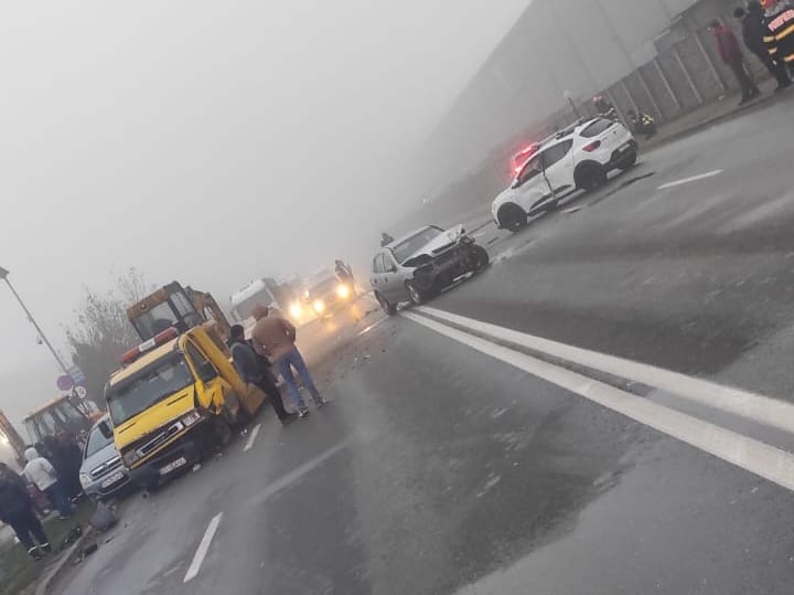 Accident în Slatina, pe strada Drăgăneşti. O şoferiţă a provocat un carambol
