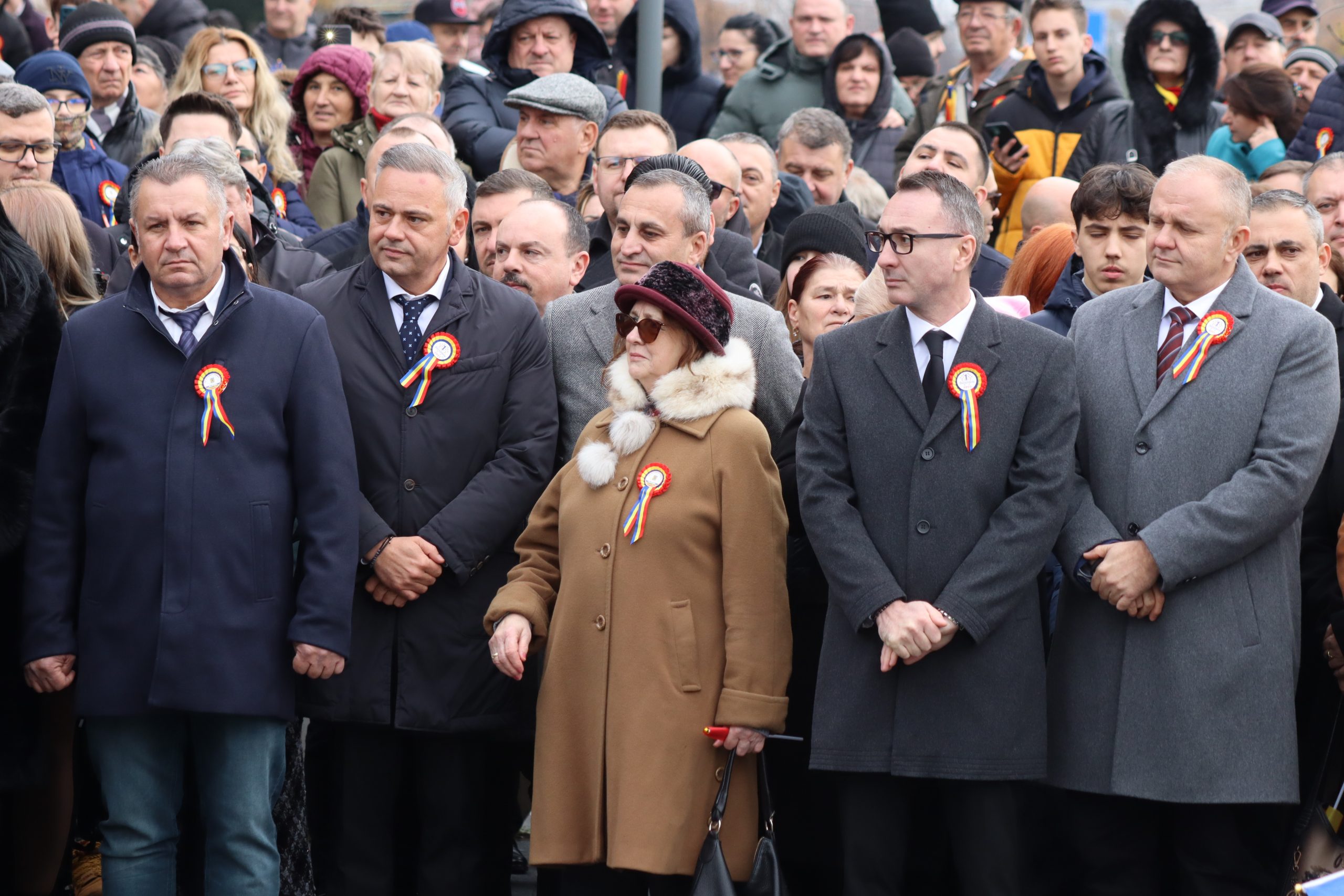 Ministrul Agriculturii, Florin Barbu, mesaj pentru români de Ziua Naţională, la Slatina: „Îmi doresc ca toţi fermierii români să lucreze pâmântul, să avem mâncare românească” Ministrul Agriculturii, Florin Barbu, mesaj pentru români de Ziua Naţională, la Slatina: „Îmi doresc ca toţi fermierii români să lucreze pâmântul, să avem mâncare românească”