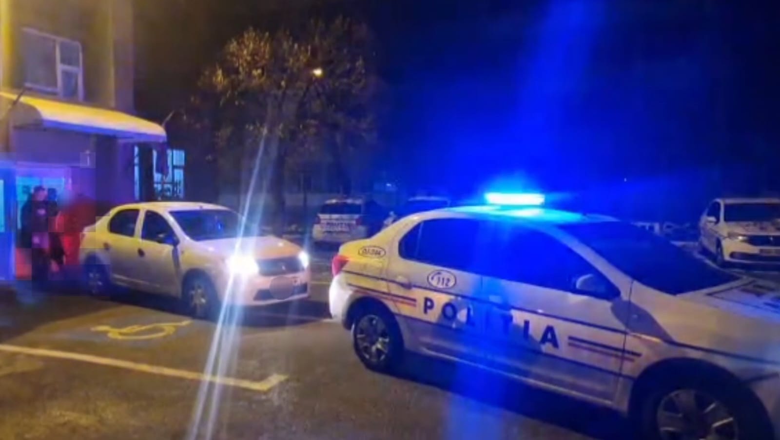 Tânăr, din Olt, reţinut 24 de ore după ce a furat un telefon dintr-o maşină parcată pe o stradă din Craiova Tânăr, din Olt, reţinut 24 de ore după ce a furat un telefon dintr-o maşină parcată pe o stradă din Craiova