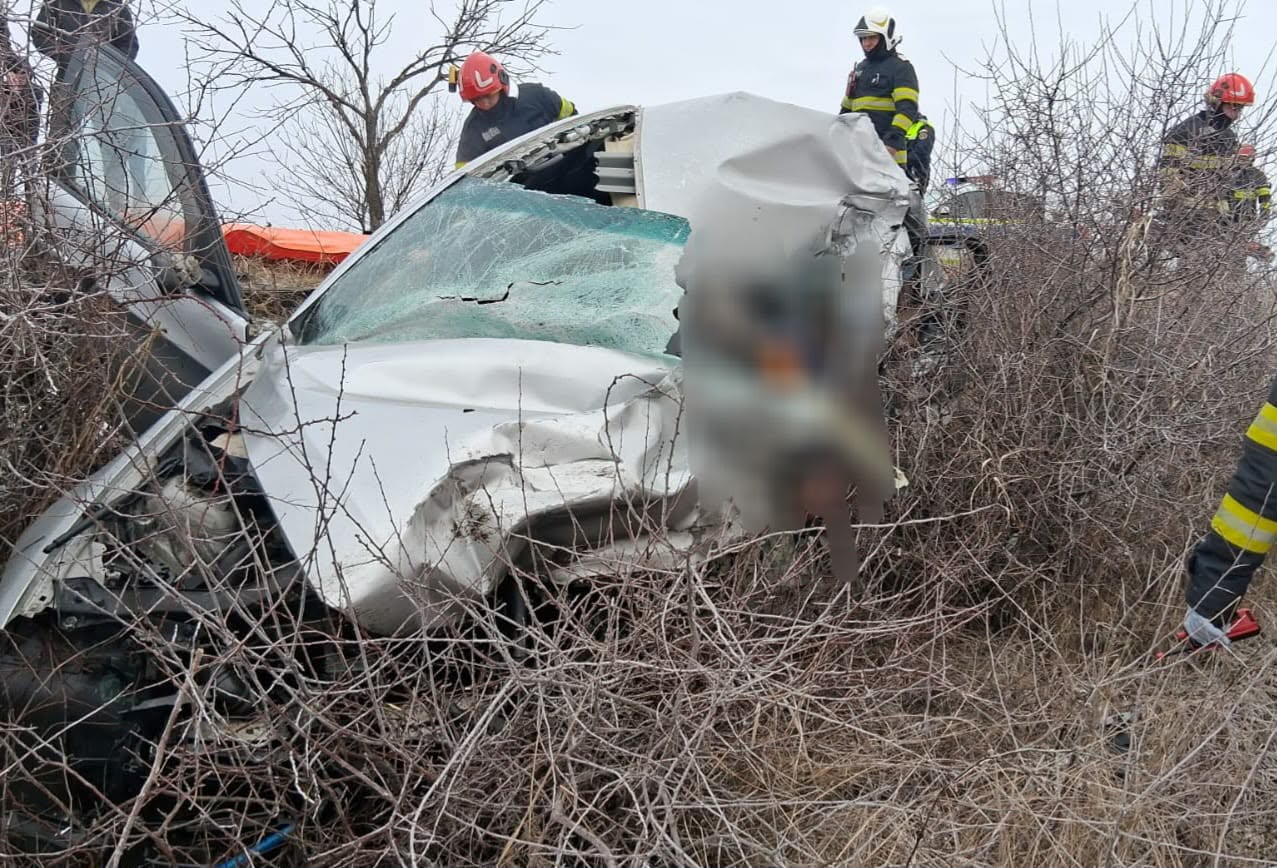 Accident grav pe DN 65, la Lunca Corbului. Şoferul unei maşini înmatriculate în Olt şi-a pierdut viaţa Accident grav pe DN 65, la Lunca Corbului. Şoferul unei maşini înmatriculate în Olt şi-a pierdut viaţa