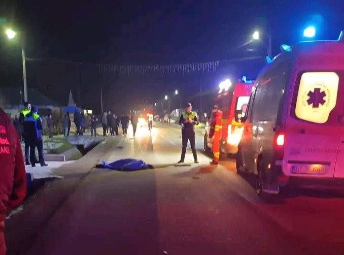 Femeie accidentată mortal în Curtişoara. Şoferul, un tânăr de 21 de ani, a părăsit locul accidentului, fiind identificat ulterior Femeie accidentată mortal în Curtişoara. Şoferul, un tânăr de 21 de ani, a părăsit locul accidentului, fiind identificat ulterior
