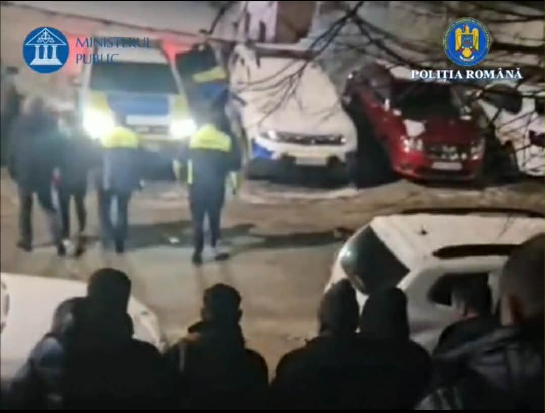 Șase persoane reținute după un scandal într-o sală de jocuri din Caracal. Un agent de pază, la spital Șase persoane reținute după un scandal într-o sală de jocuri din Caracal. Un agent de pază, la spital