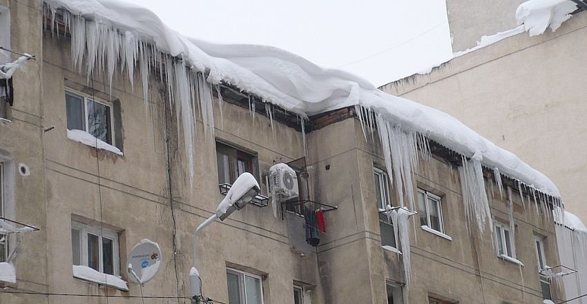 ISU Olt: Atenție la țurțuri! Proprietarii de clădiri trebuie să ia măsuri pentru siguranța cetățenilor ISU Olt: Atenție la țurțuri! Proprietarii de clădiri trebuie să ia măsuri pentru siguranța cetățenilor