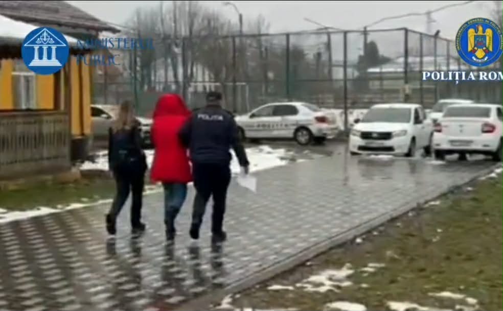 VIDEO. Două angajate ale unei bănci din Olt, reținute după un mecanism de creditare fraudulos VIDEO. Două angajate ale unei bănci din Olt, reținute după un mecanism de creditare fraudulos