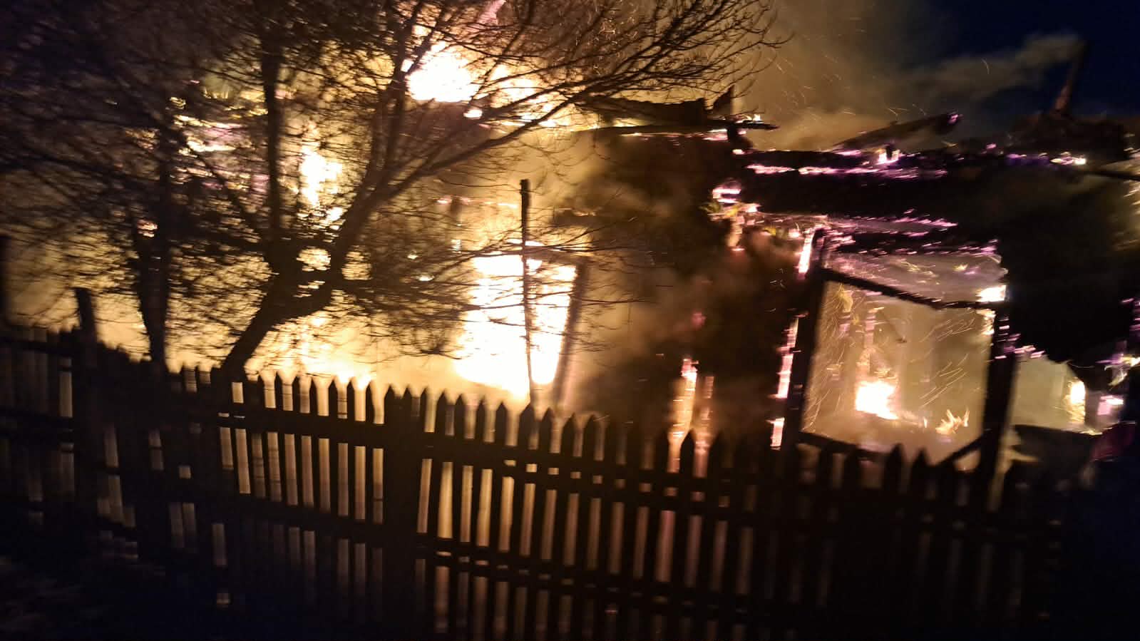 Incendiu violent în Olt: O femeie de 78 de ani găsită carbonizată în interiorul locuinţei Incendiu violent în Olt: O femeie de 78 de ani găsită carbonizată în interiorul locuinţei