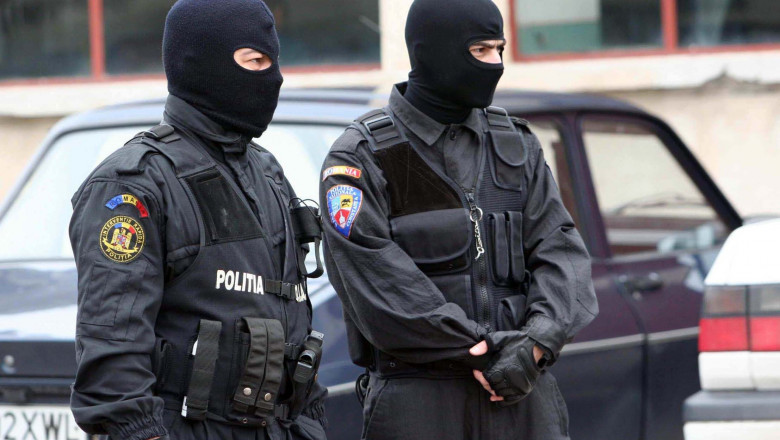 VIDEO. Percheziții de amploare în dosarul mafiei pariurilor din Liga a III-a. Cum ar fi fost trucate meciurile pentru câștiguri de aproape un milion de lei VIDEO. Percheziții de amploare în dosarul mafiei pariurilor din Liga a III-a. Cum ar fi fost trucate meciurile pentru câștiguri de aproape un milion de lei