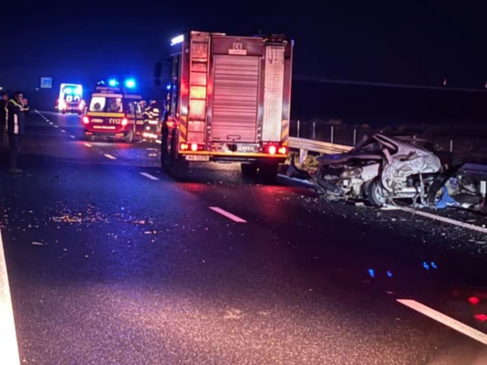 Accident grav pe DEx12, sensul spre Piteşti. Un autoturism acroşat de un autocar
