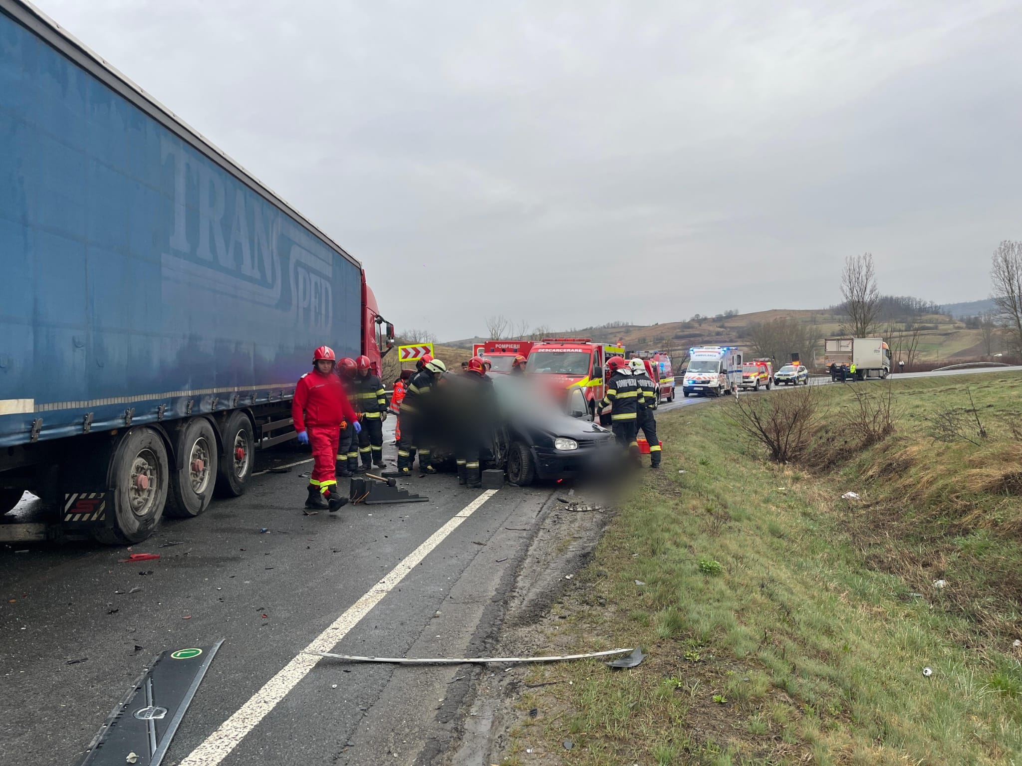 Cinci persoane şi-au pierdut viaţa într-un accident deosebit de grav petrecut în judeţul Cluj Cinci persoane şi-au pierdut viaţa într-un accident deosebit de grav petrecut în judeţul Cluj