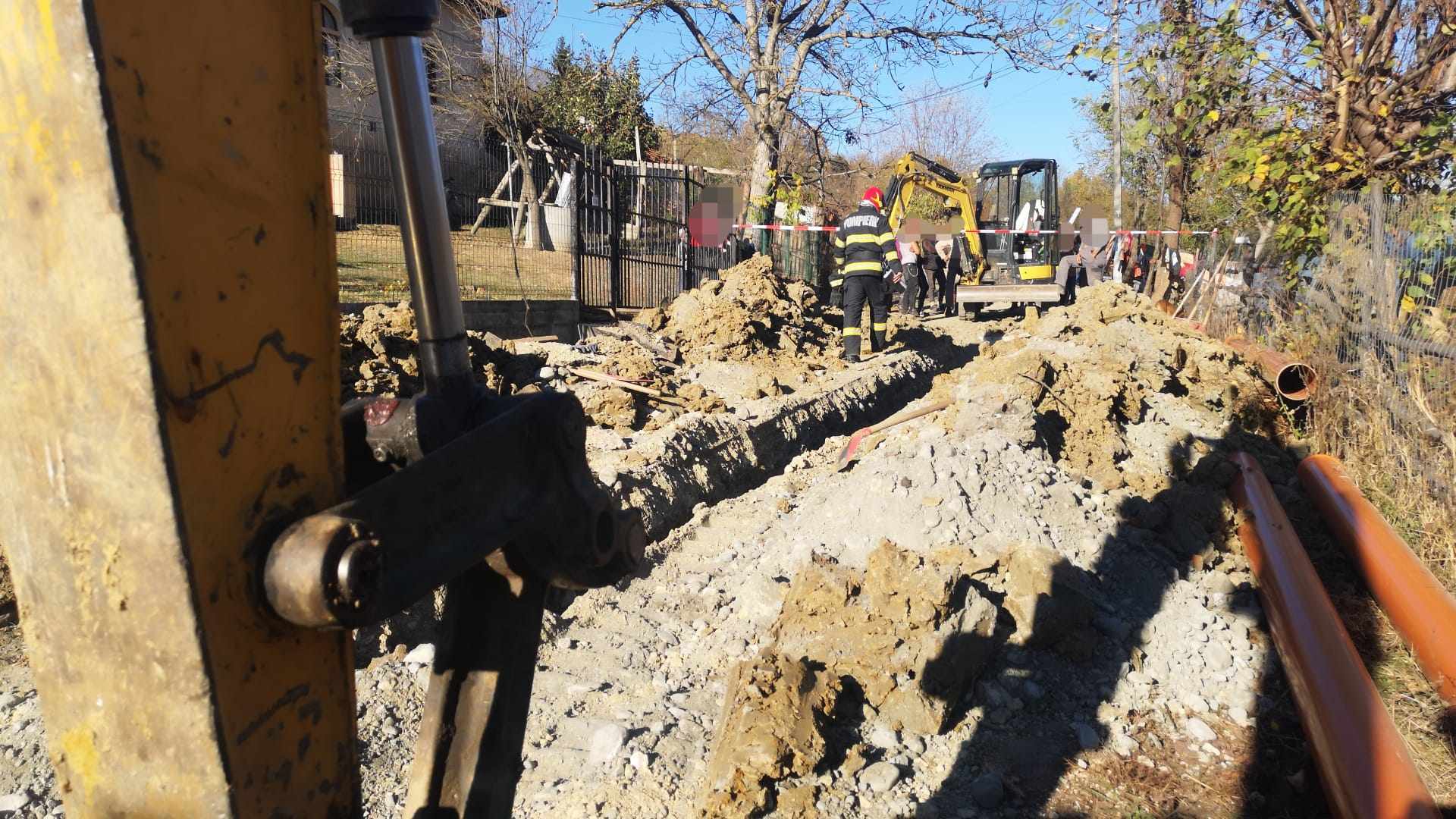 Muncitor din Olt, decedat după ce a fost lovit de un buldoexcavator pe un şantier din Lunca Corbului Muncitor din Olt, decedat după ce a fost lovit de un buldoexcavator pe un şantier din Lunca Corbului