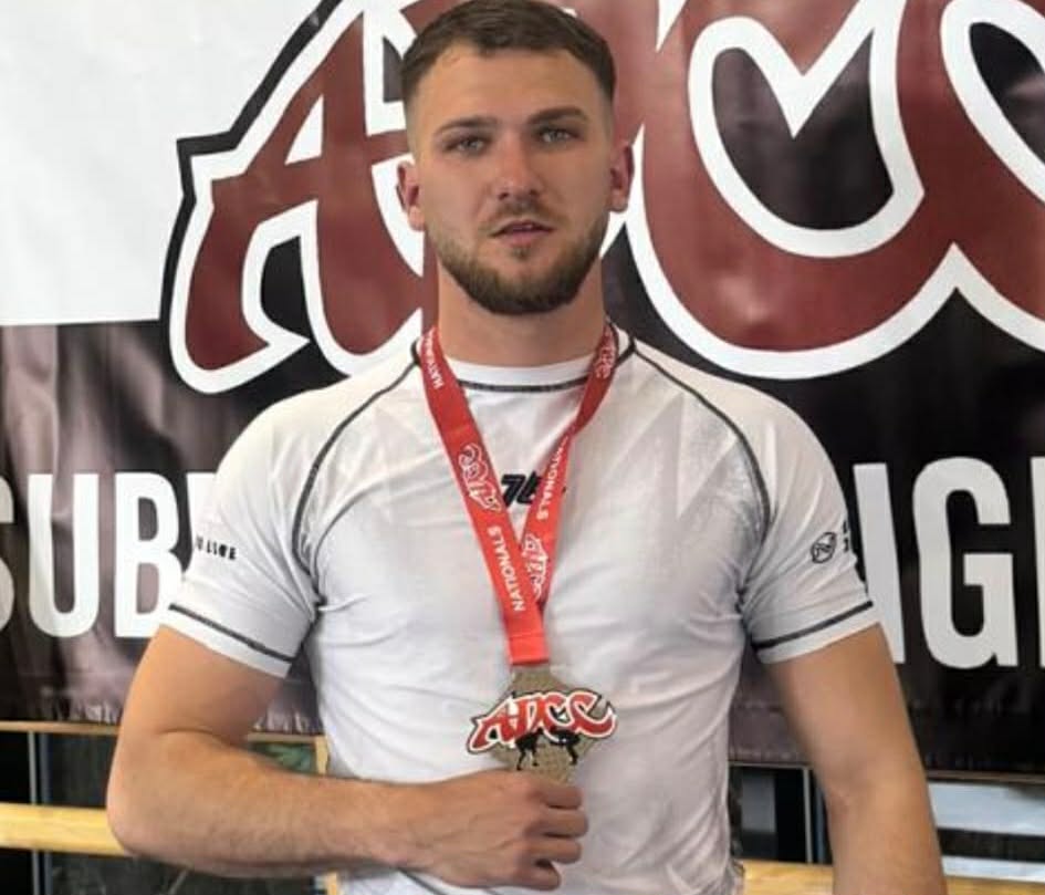 Jandarmul Eduard Udriște, performanță remarcabilă la una dintre cele mai dure competiții de grappling şi brazilian jiu-jitsu din țară Jandarmul Eduard Udriște, performanță remarcabilă la una dintre cele mai dure competiții de grappling şi brazilian jiu-jitsu din țară