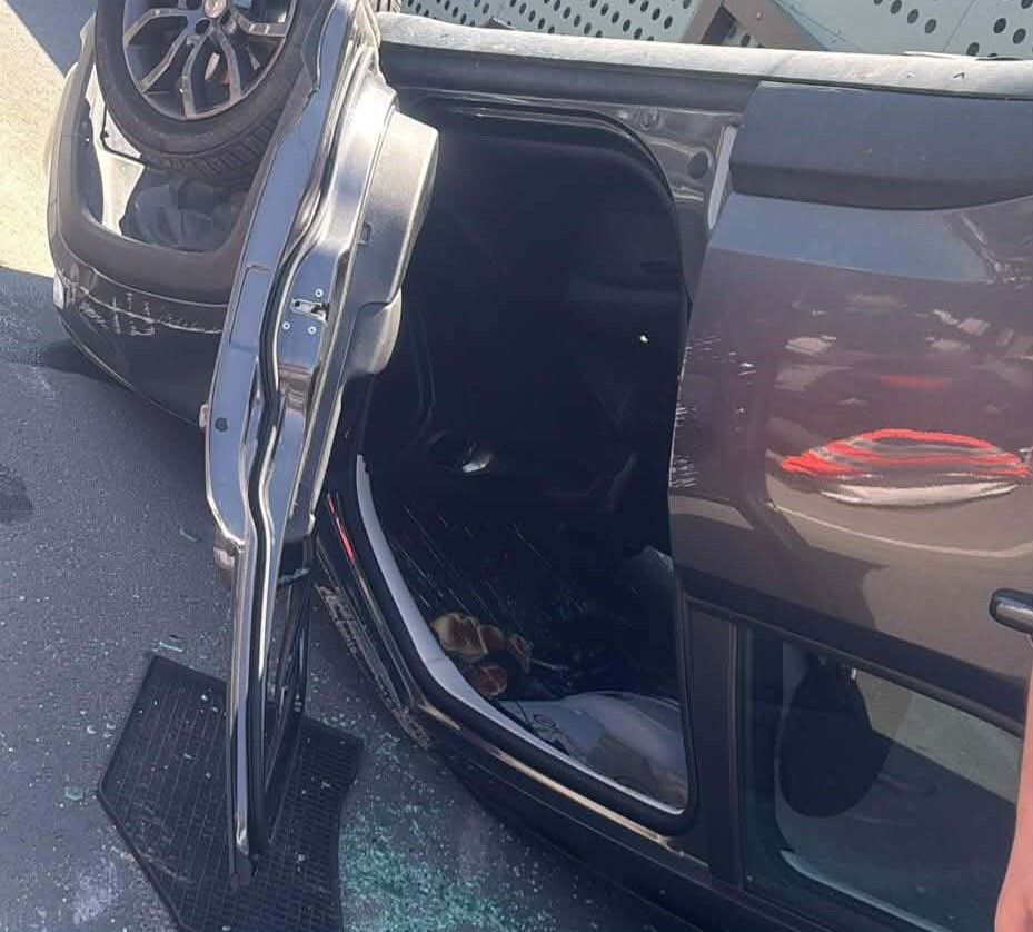 Accident în parcarea Argeș Mall: un șofer de 70 de ani s-a răsturnat cu mașina, iar o femeie aflată pe scuar a fost rănită