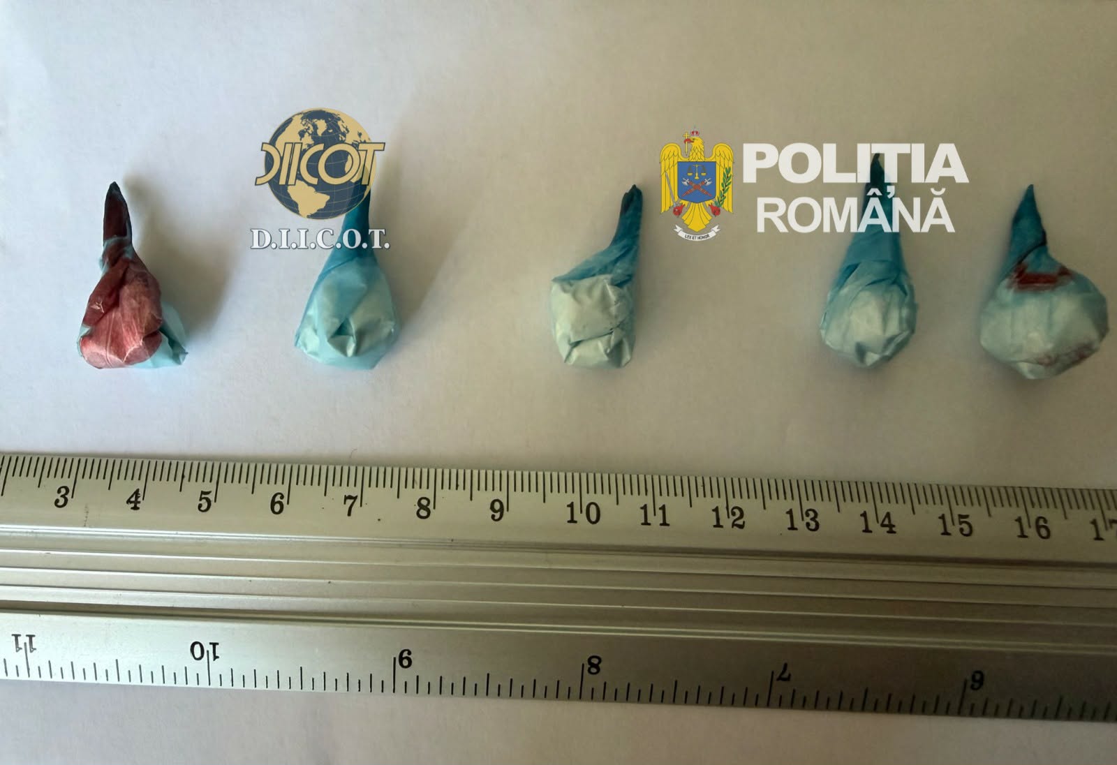 Bărbat prins în flagrant de DIICOT în timp ce vindea cocaină în Craiova Bărbat prins în flagrant de DIICOT în timp ce vindea cocaină în Craiova