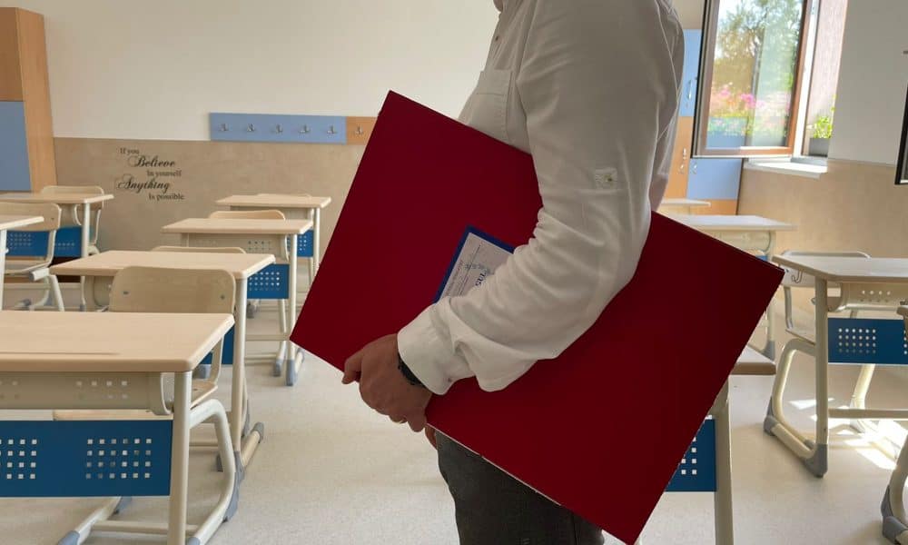 Un profesor de 67 de ani din Constanţa a fost reţinut pentru viol. Victima, o elevă Un profesor de 67 de ani din Constanţa a fost reţinut pentru viol. Victima, o elevă