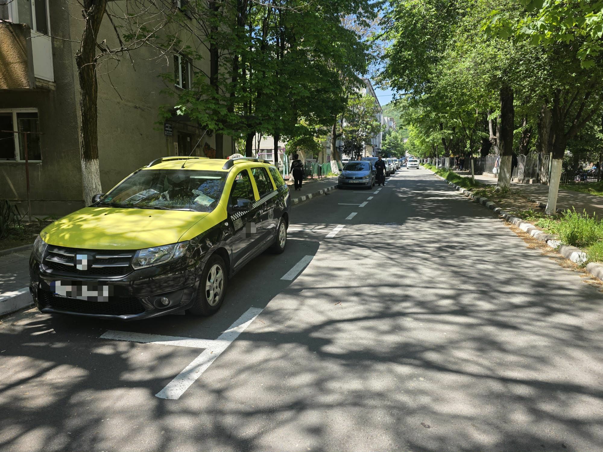 Copil de 8 ani acroşat de un taxi în timp ce traversa neregulamentar strada Copil de 8 ani acroşat de un taxi în timp ce traversa neregulamentar strada