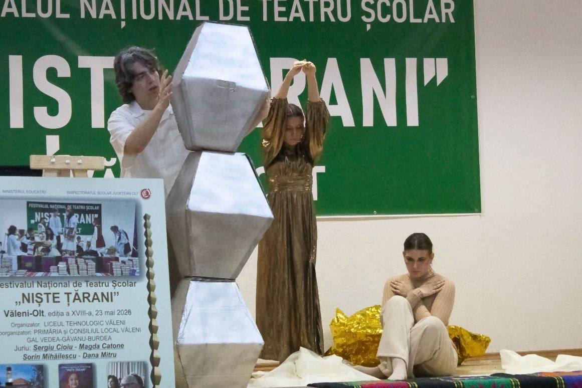 Performanță artistică pentru elevii Colegiului Național „Ion Minulescu” Slatina la festivalul de teatru de la Văleni-Olt