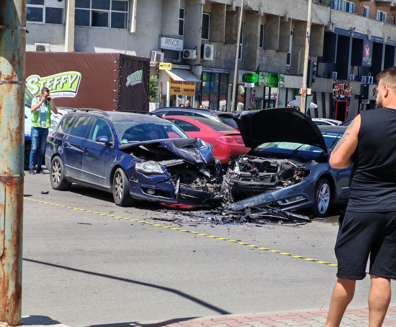 Două persoane rănite, după o coliziune într-o intersecţie din Craiova Două persoane rănite, după o coliziune într-o intersecţie din Craiova
