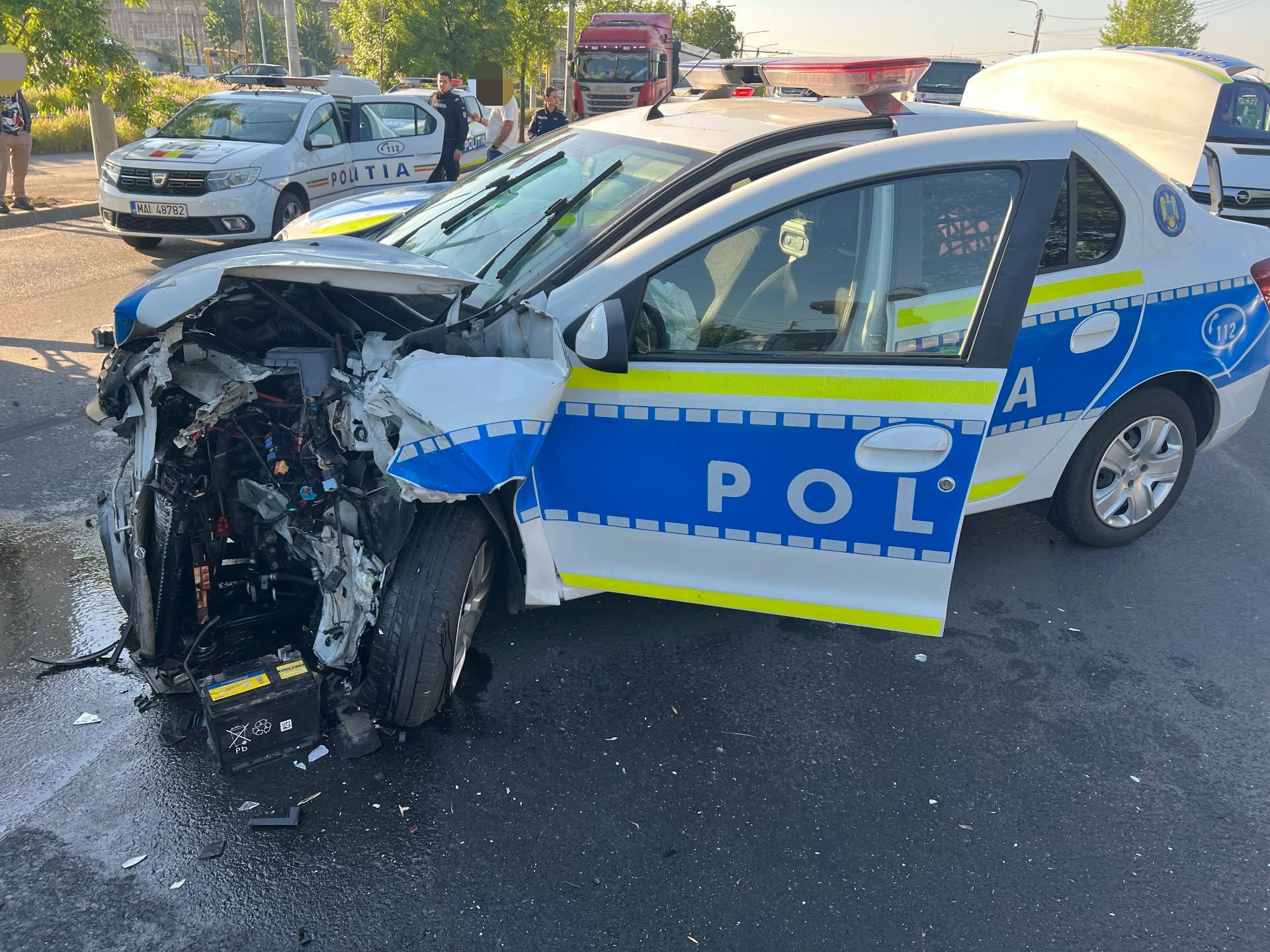 Urmărire ca în filme pe străzile din Craiova: poliţist rănit, după ce şoferul fugar a lovit autospeciala Urmărire ca în filme pe străzile din Craiova: poliţist rănit, după ce şoferul fugar a lovit autospeciala