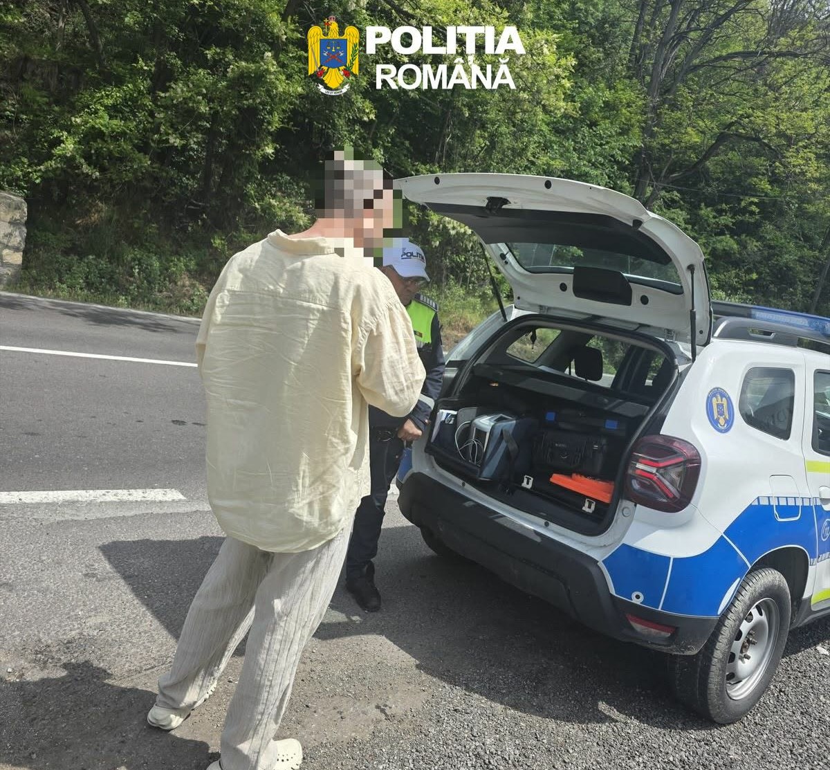 Ce ascundea în rucsac un șofer tras pe dreapta de polițiști, la Călimănești Ce ascundea în rucsac un șofer tras pe dreapta de polițiști, la Călimănești
