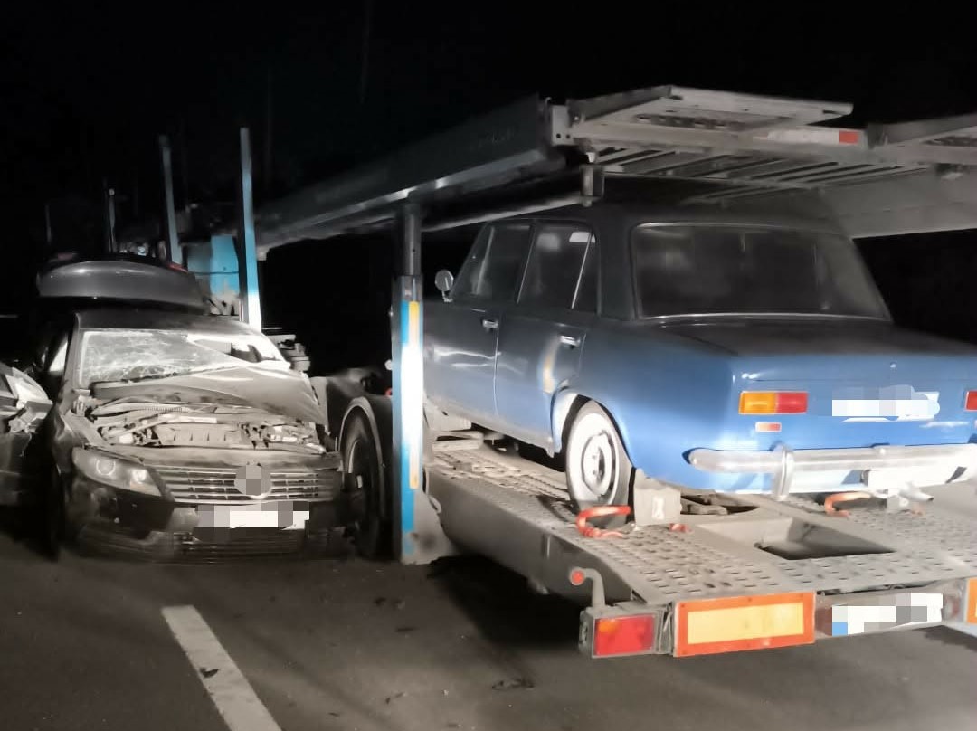 Depășire neregulamentară pe DN 7: Accident cu cinci vehicule la Câineni, traficul a fost blocat ore întregi Depășire neregulamentară pe DN 7: Accident cu cinci vehicule la Câineni, traficul a fost blocat ore întregi