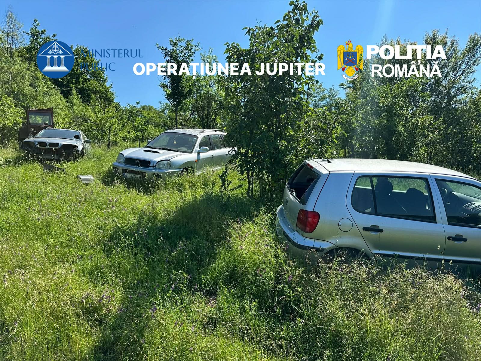 Zeci de autoturisme dezmembrate ilegal și o armă deținută fără drept, descoperite de polițiștii vâlceni în cadrul Operațiunii JUPITER