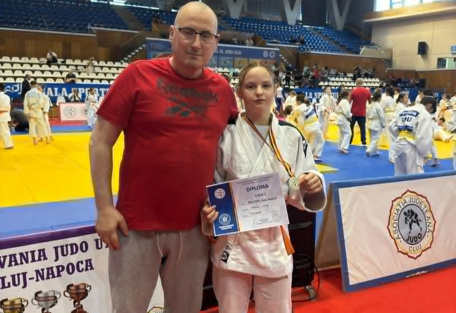 Sophia Balcoş, vicecampioană naţională la judo! Sportiva de la CSS Slatina a cucerit argintul la Cluj-Napoca Sophia Balcoş, vicecampioană naţională la judo! Sportiva de la CSS Slatina a cucerit argintul la Cluj-Napoca