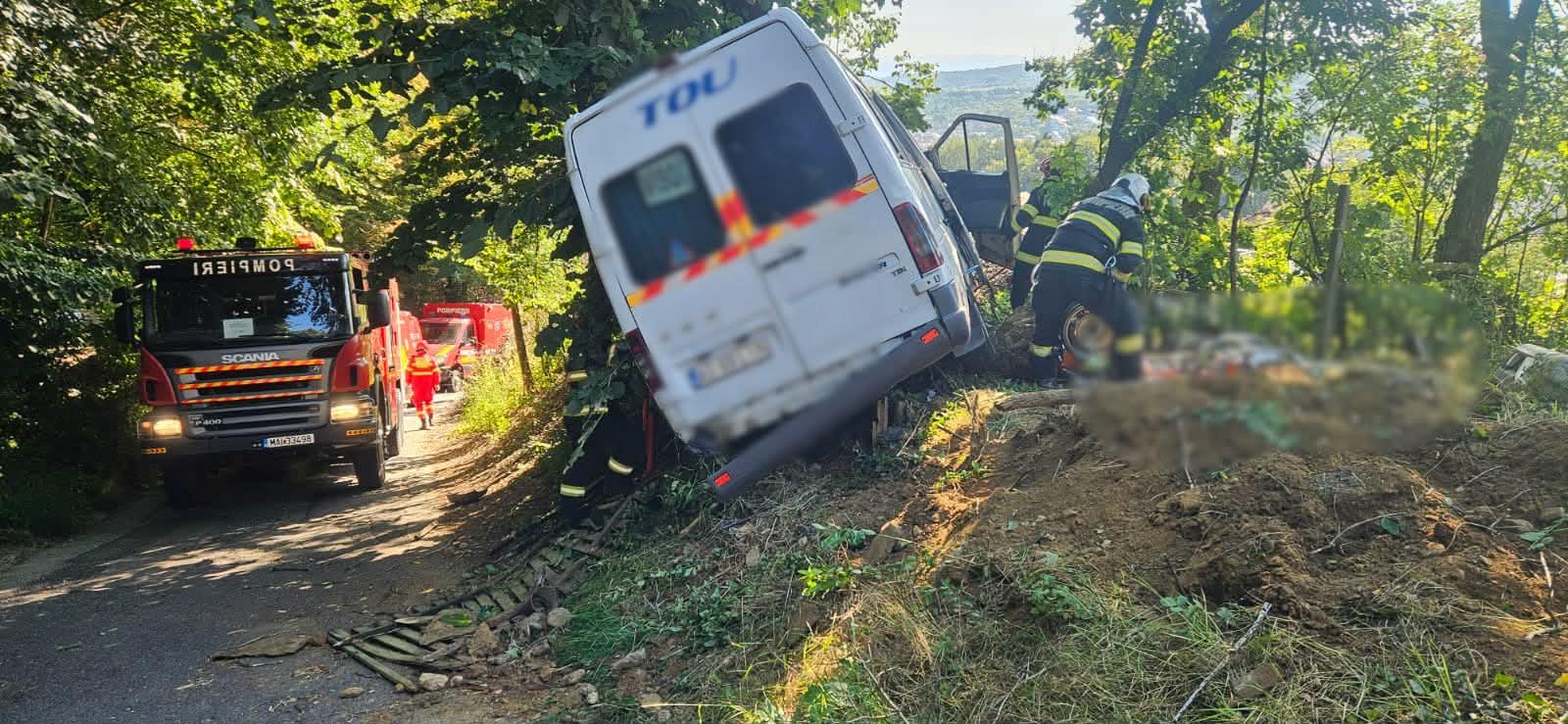 Microbuz cu 16 persoane, implicat într-un grav accident în Argeș. Planul Roșu de Intervenție a fost activat