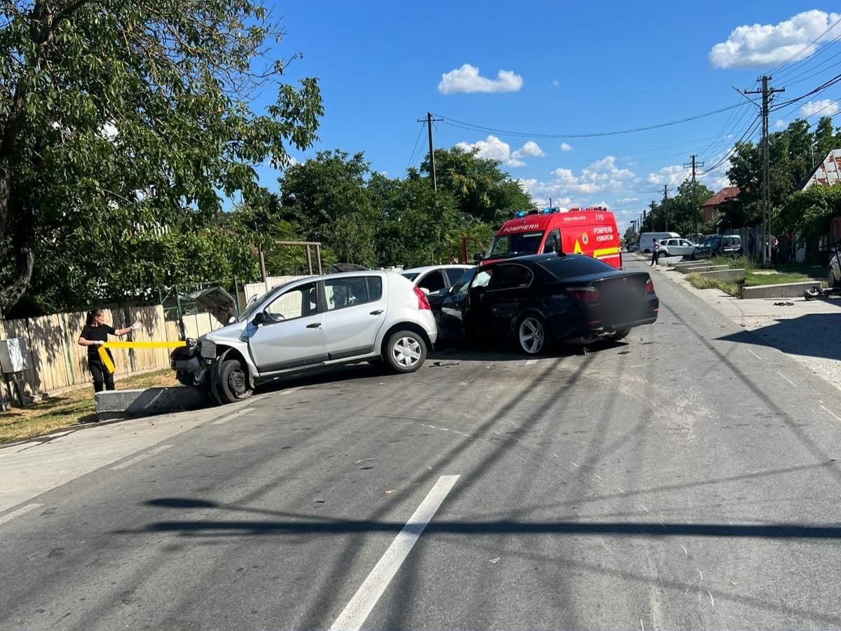 Patru persoane rănite într-un accident la Curtişoara