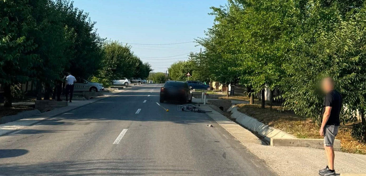 Accident în Brebeni: Un bărbat aflat pe bicicletă a fost lovit de o maşină Accident în Brebeni: Un bărbat aflat pe bicicletă a fost lovit de o maşină