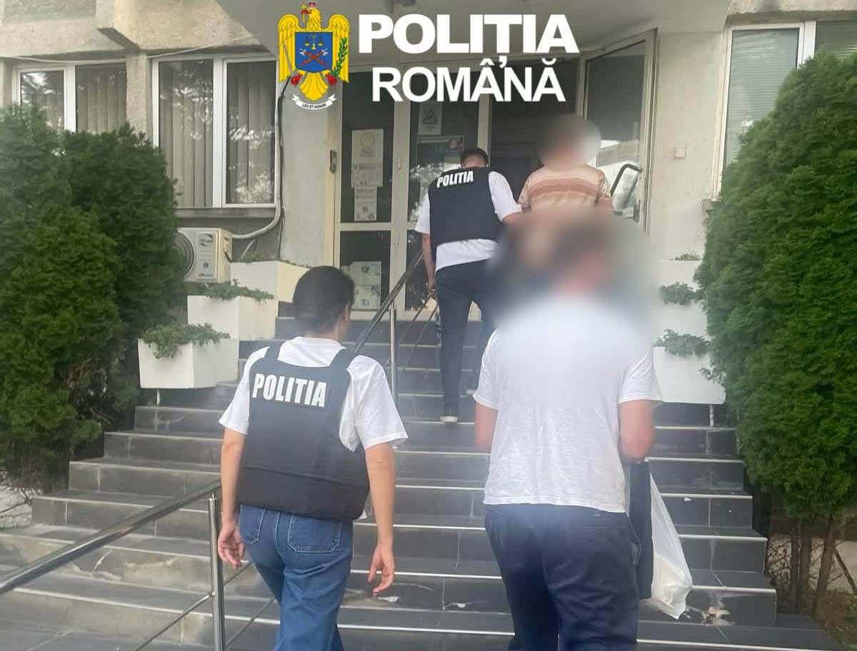 Cruzime fără margini: Un bărbat şi-a aruncat câinele de la etajul IV Cruzime fără margini: Un bărbat şi-a aruncat câinele de la etajul IV