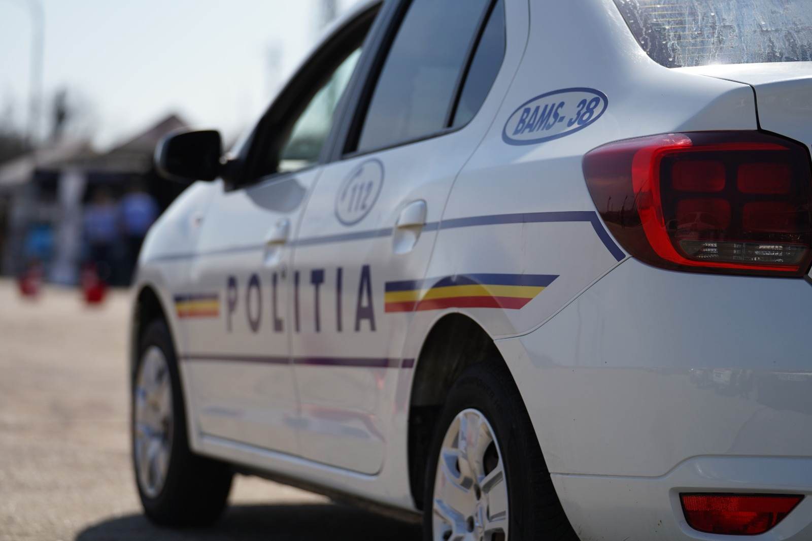 Scandal în toiul nopții, într-o comună din Olt: trei persoane au fost reţinute Scandal în toiul nopții, într-o comună din Olt: trei persoane au fost reţinute