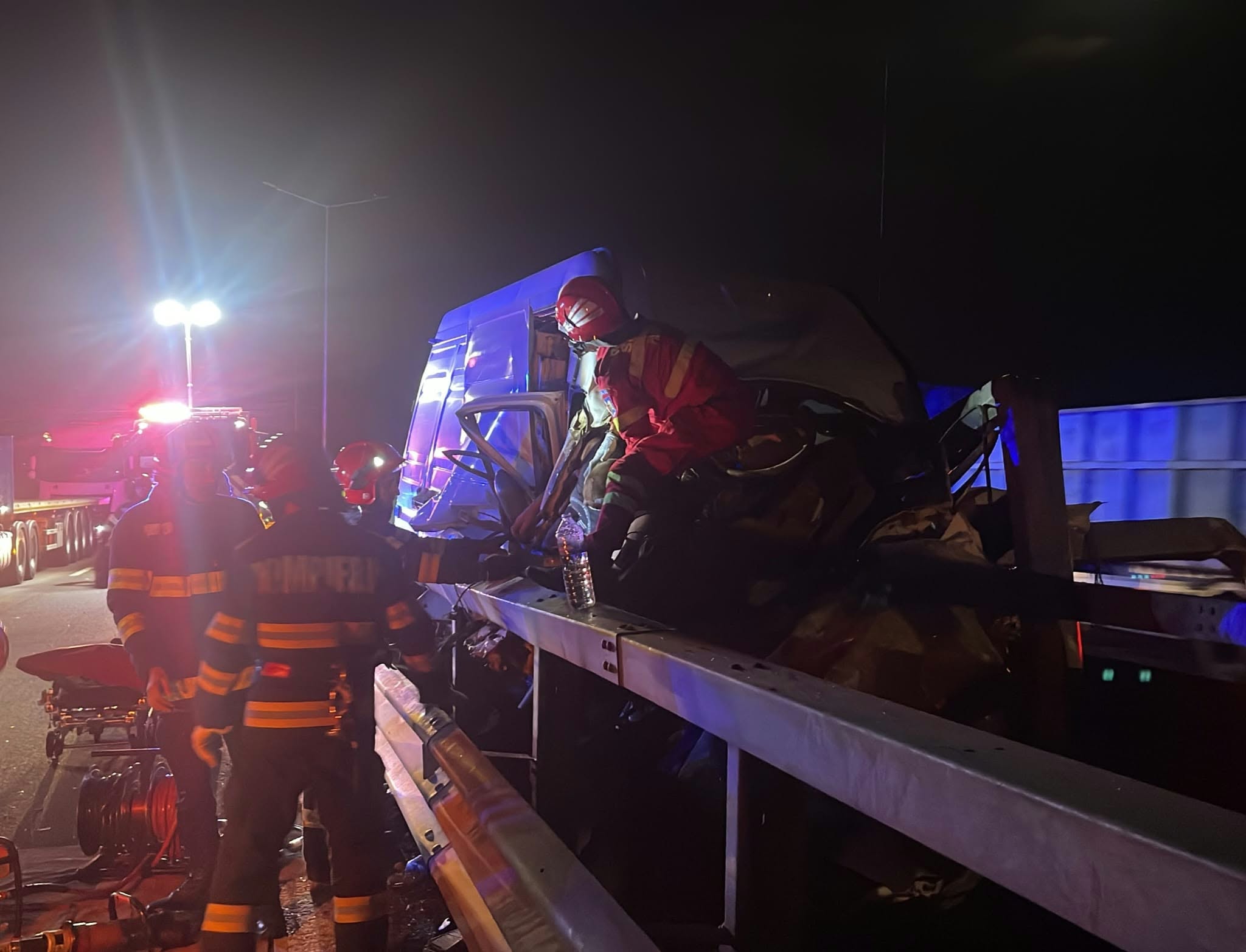 Accident grav pe Drumul Expres, la Lunca Corbului. Două persoane au fost rănite Accident grav pe Drumul Expres, la Lunca Corbului. Două persoane au fost rănite
