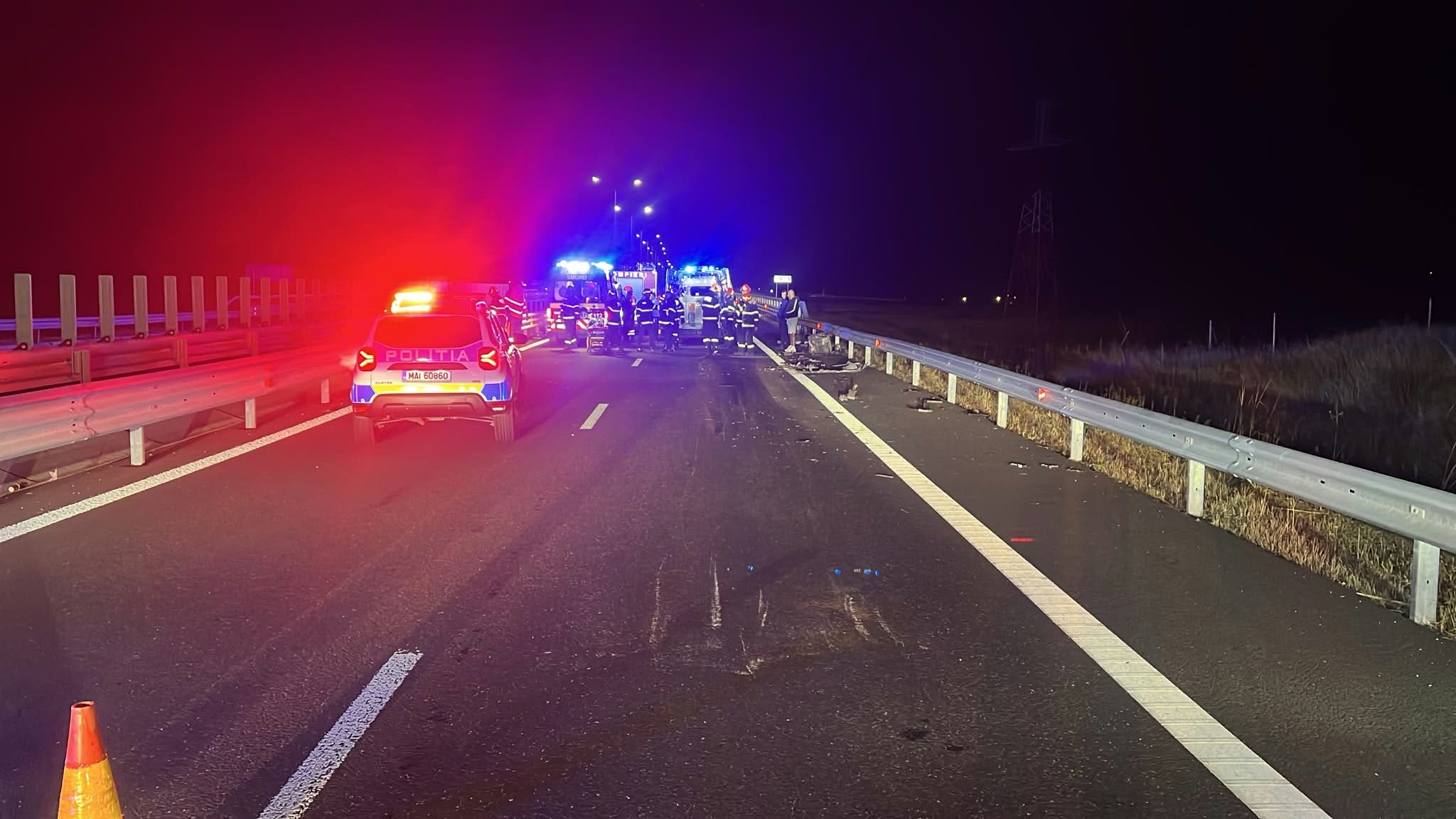 Accident cu două autoutilitare implicate seara trecută, pe DEx12, la Negreni. Un tânăr rănit