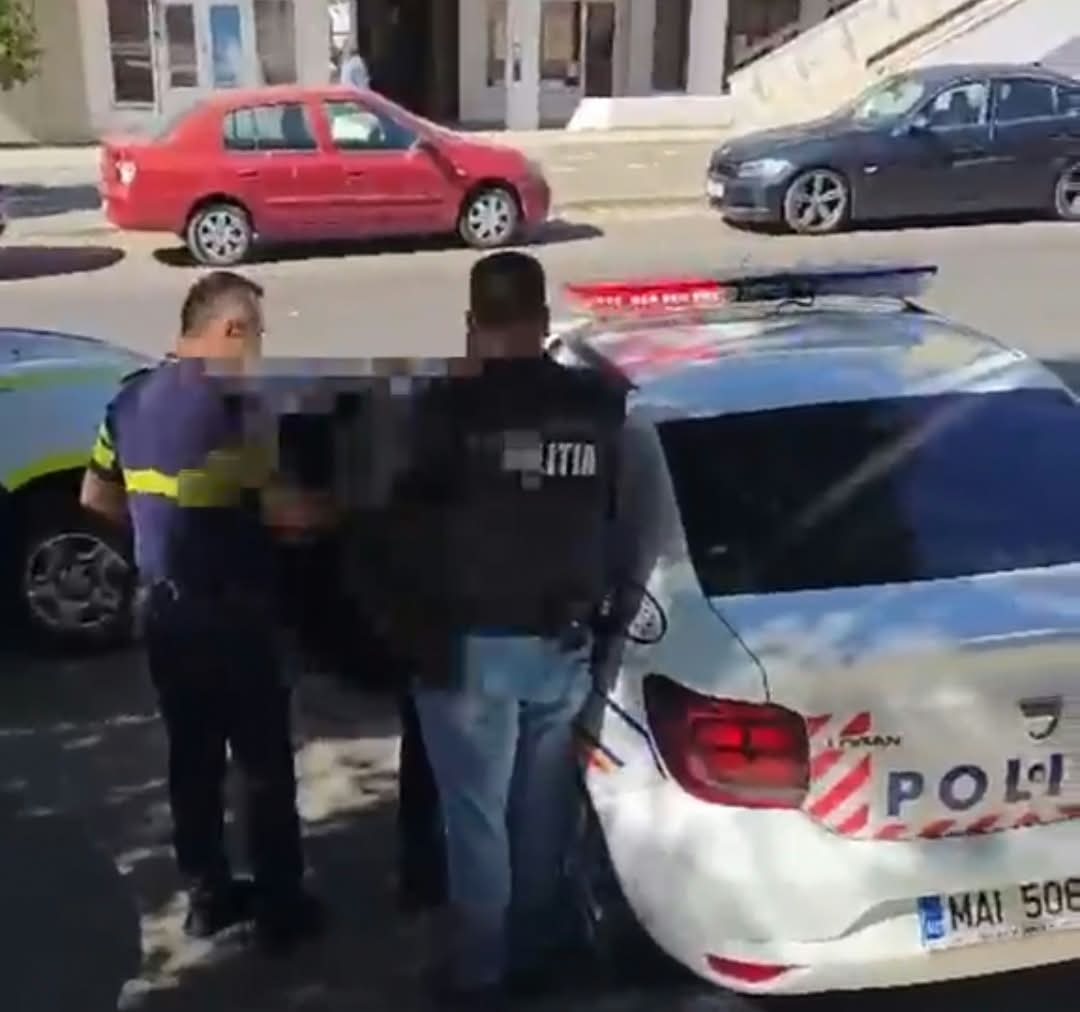 Doljean reținut, după ce a instigat online la distrugerea unei autospeciale a Poliției de Frontieră