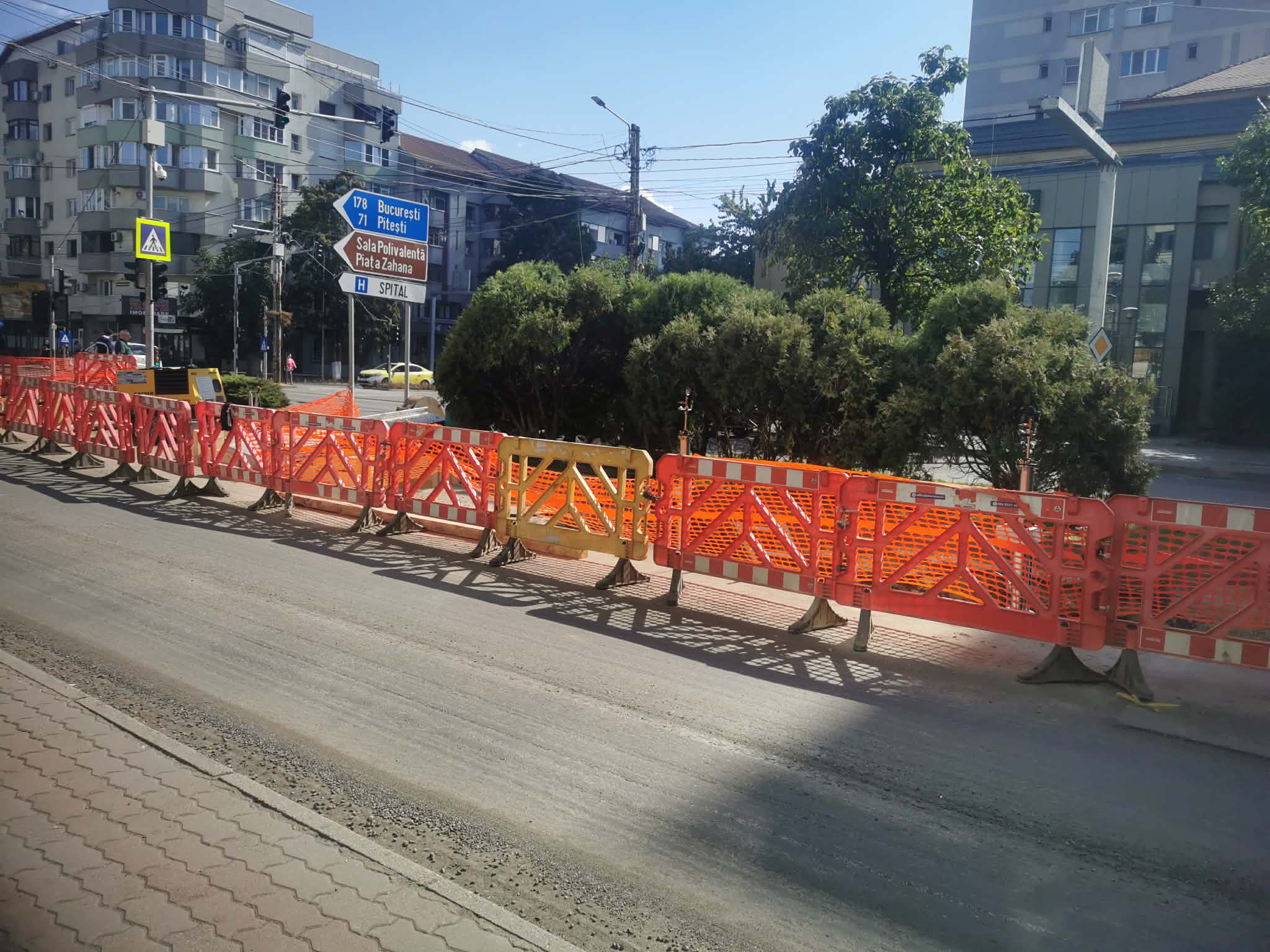 Începe asfaltarea pe Bulevardul A.I. Cuza. Cum va fi afectat traficul pe principala arteră a municipiului Slatina