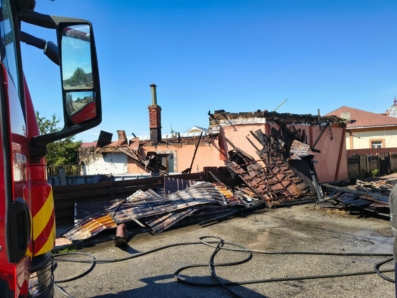 Incendiu violent în Piatra-Olt: o femeie de 76 de ani, arsă pe 60% din suprafaţa corpului