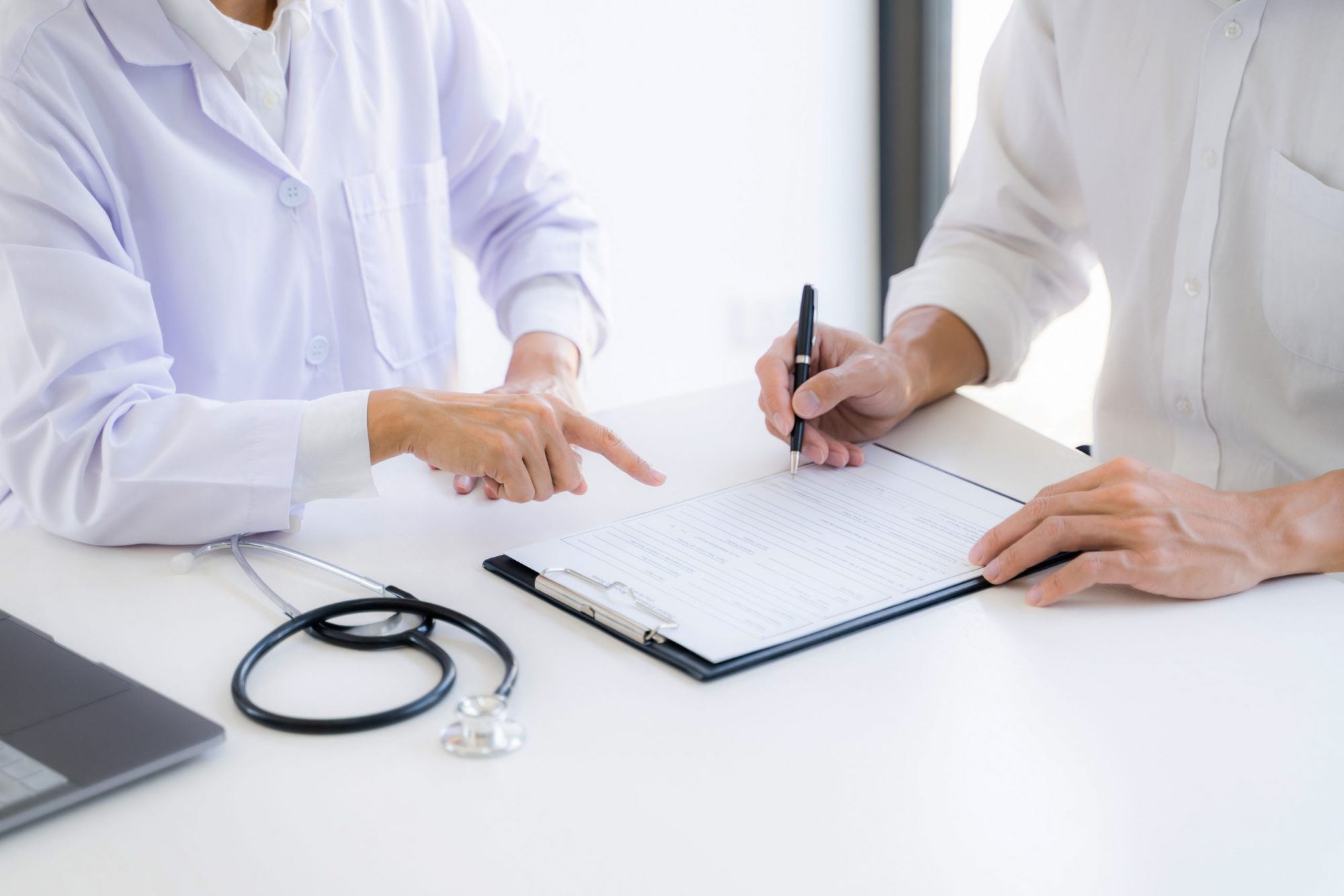 Românii își pot verifica online istoricul medical, rețetele și decontările pe portalul eSănătateaMea