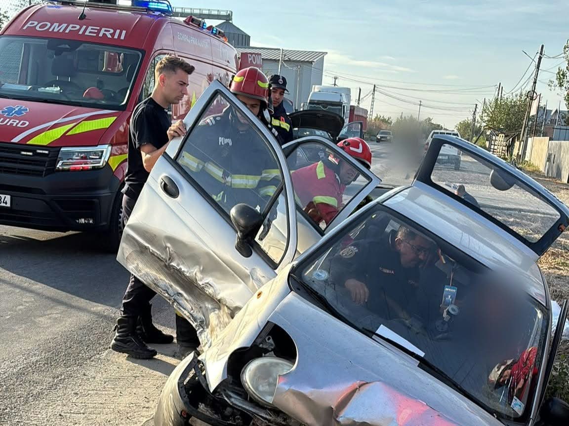 Accident în Olt, la Curtişoara. Un şofer, în vârstă de 67 de ani, transportat la UPU Slatina