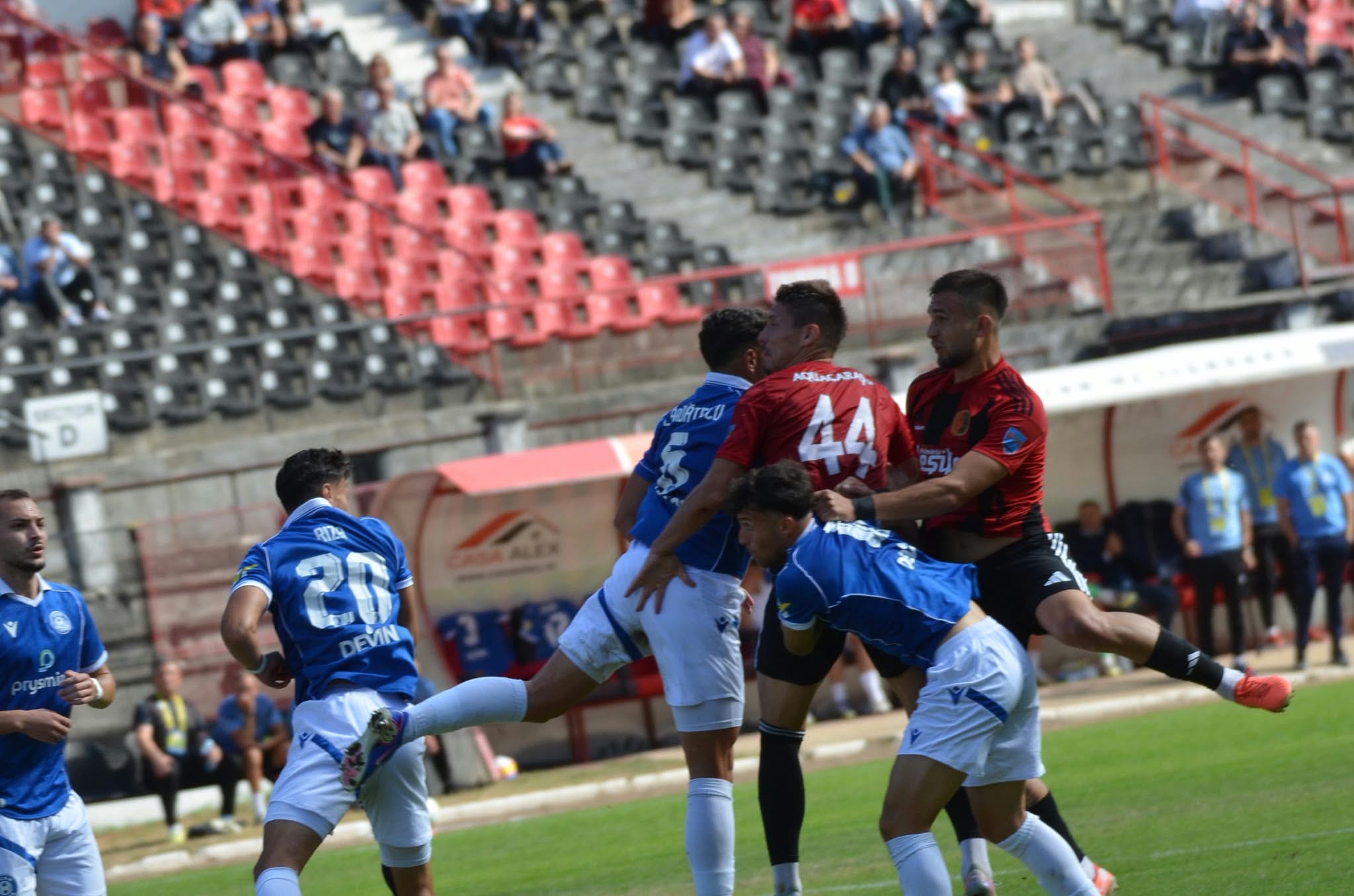 VIDEO. Liderul CSM Slatina, prima înfrângere a sezonului! O gafă incredibilă a portarului a înclinat balanța în derby-ul cu Reșița