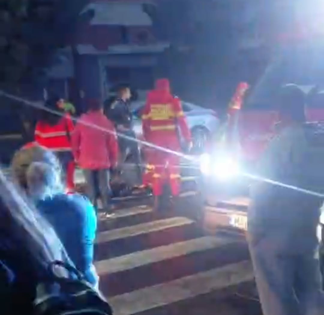 VIDEO. Accident în Slatina, pe strada Cireașov. Femeie lovită pe trecerea de pietoni VIDEO. Accident în Slatina, pe strada Cireașov. Femeie lovită pe trecerea de pietoni
