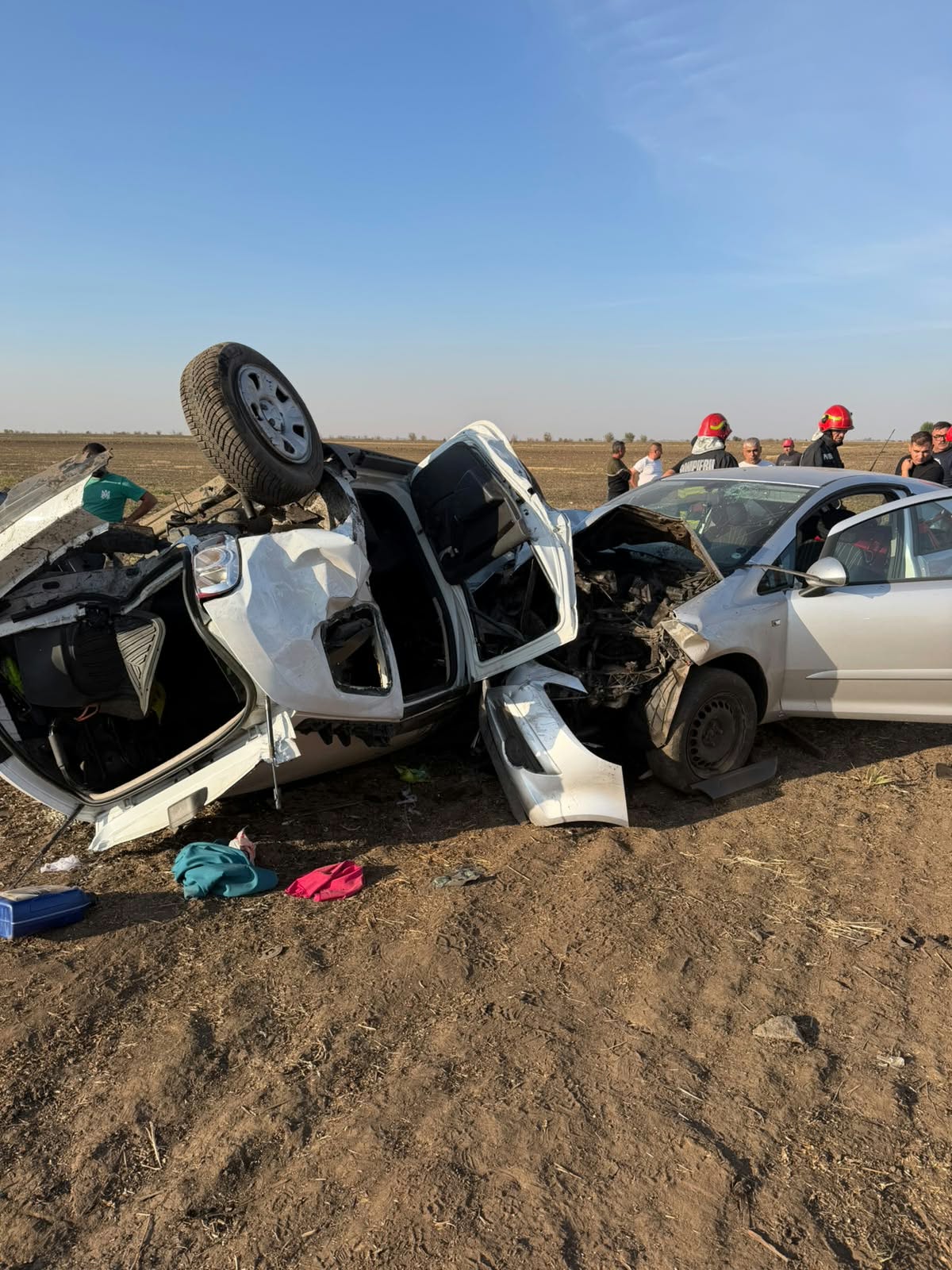 Accident grav în Băilești. O persoană este încarcerată