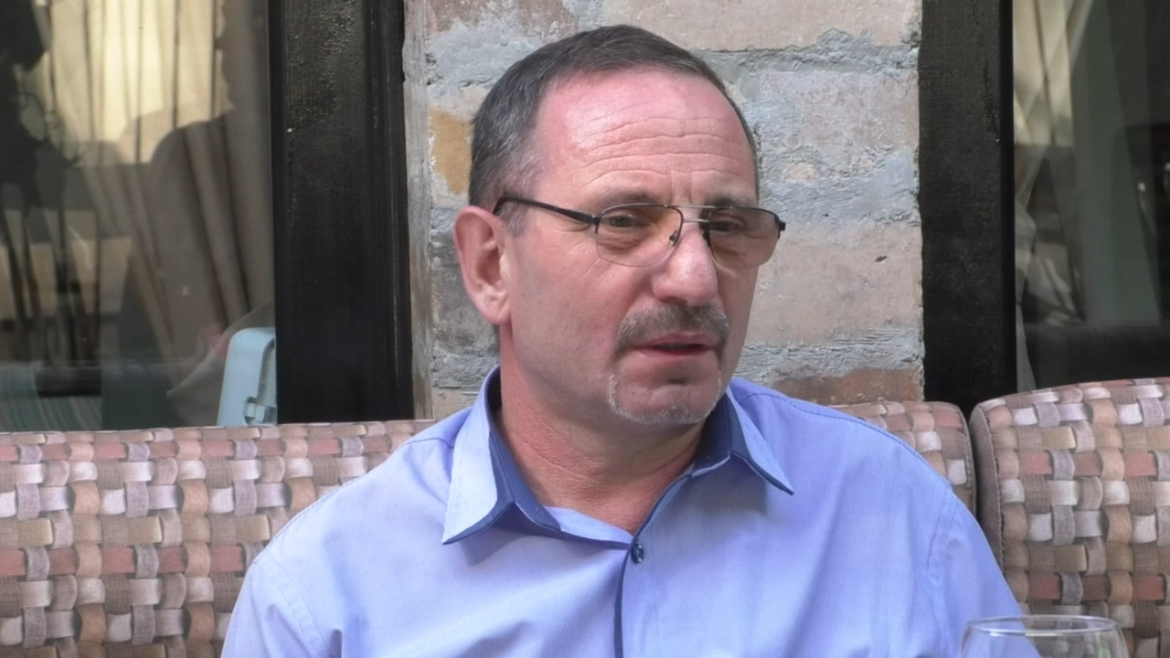 Valeriu Matei şi Cătălin Andronesi, reţinuţi pentru 24 de ore într-un dosar de camătă şi şantaj
