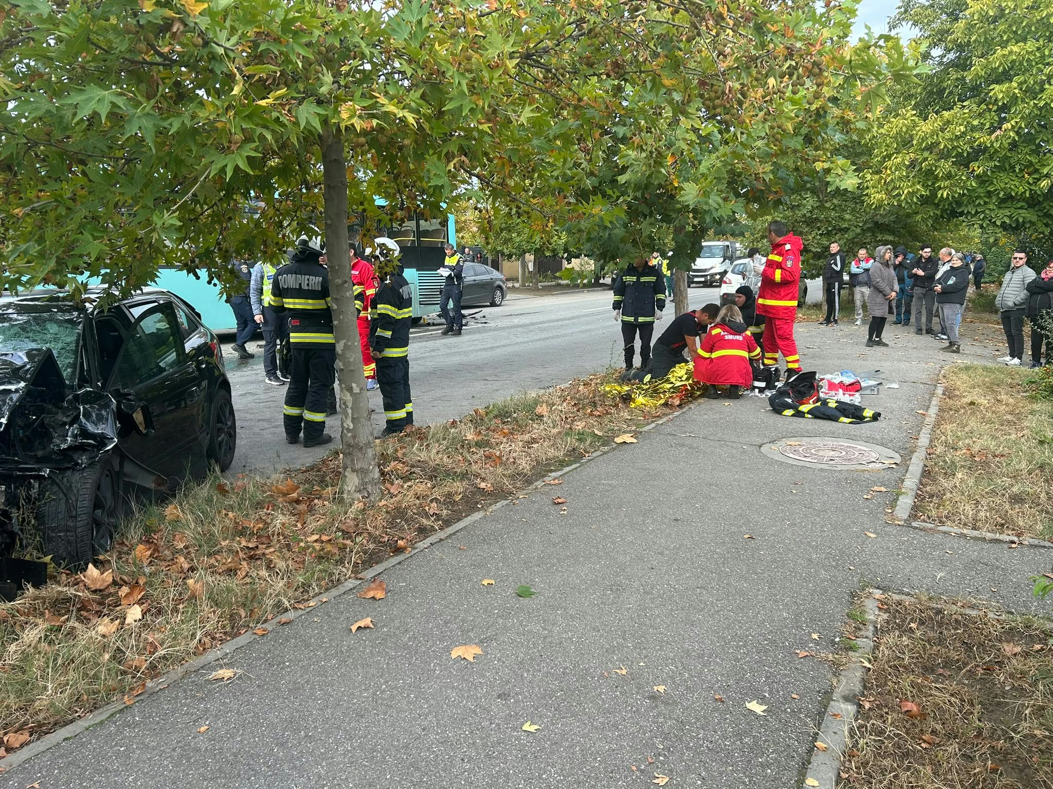Şoferul autoturismului care a intrat în autobuz, pe strada Brestei, din Craiova, avea doar 20 de ani. Medicii nu l-au mai putut salva