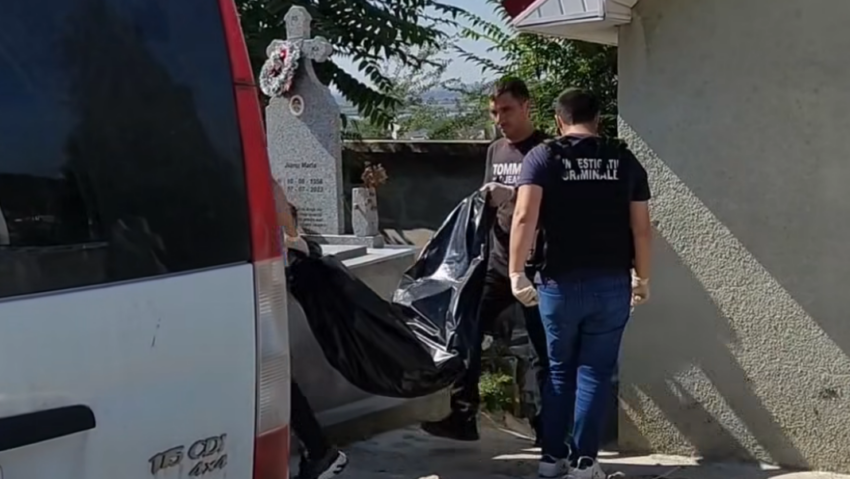 Saci cu oseminte și un sicriu, ascunse în spatele unui zid fals la Cimitirul Strehareți. Nou dosar deschis pentru profanare de cadavre sau morminte