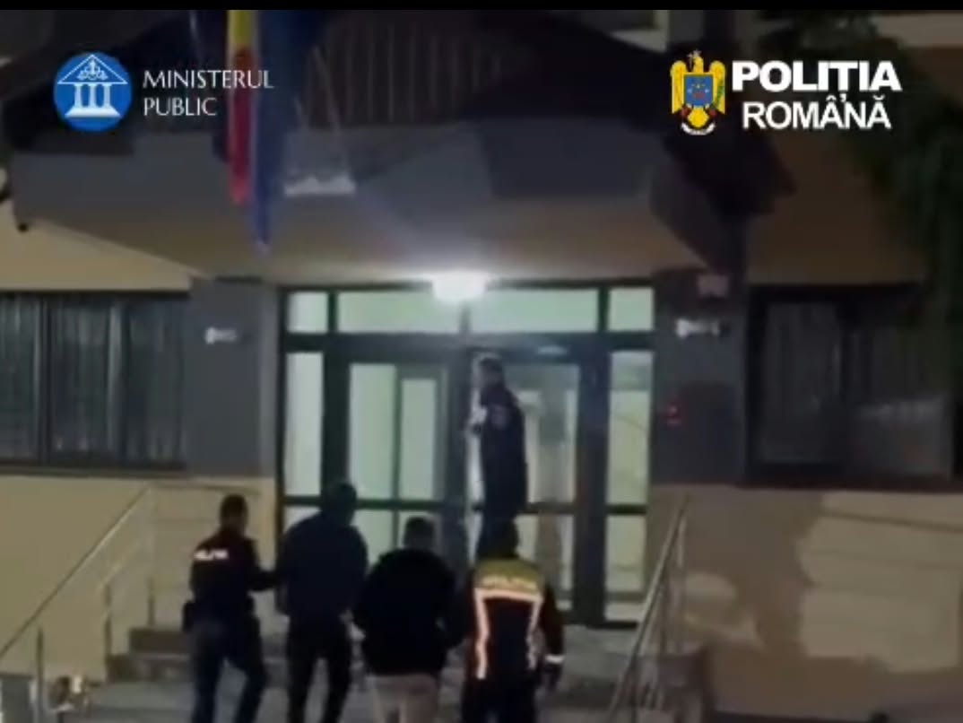 Patru tineri, reținuți după o bătaie pe terasa unui local din Olt. Conflictul ar fi izbucnit pe fondul consumului de alcool Patru tineri, reținuți după o bătaie pe terasa unui local din Olt. Conflictul ar fi izbucnit pe fondul consumului de alcool