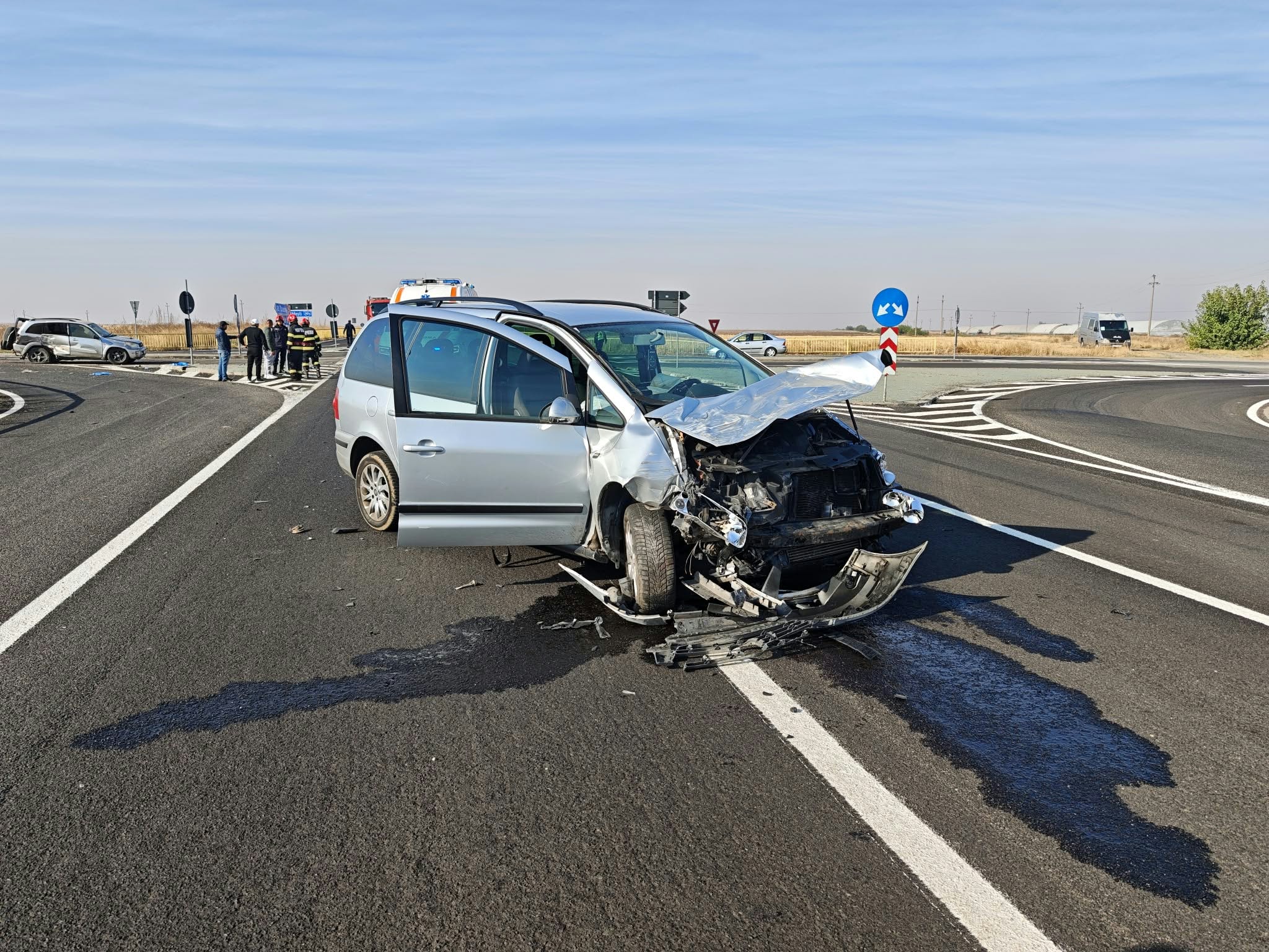 Accident în Dolj : un tânăr și un bebeluș de două luni, transportați la spital, după ce un şofer de 81 de ani nu a acordat prioritate