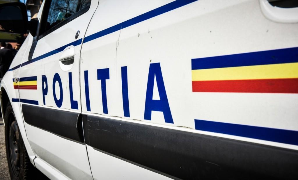 Un nou incident în şcoli. Un elev de 15 ani, din Piteşti, a venit cu cuţitul la liceu şi şi-a rănit un coleg Un nou incident în şcoli. Un elev de 15 ani, din Piteşti, a venit cu cuţitul la liceu şi şi-a rănit un coleg